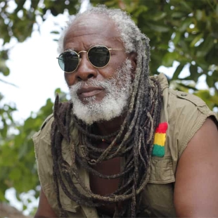 ARTISTA A LA VISTA | REPORTAGE ROTOTOM SUNSPLASH | BURNING SPEAR ALLA ROTOTOM UNIVERSITY