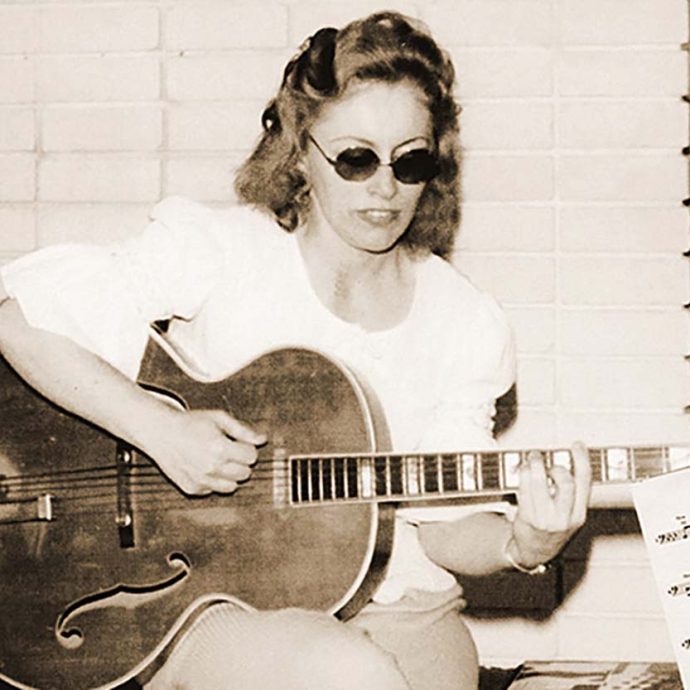 Kaye-teaching-guitar-California-1971