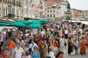 Overtourism: uno sguardo sul settore a pagamento del pubblico per i guadagni privati